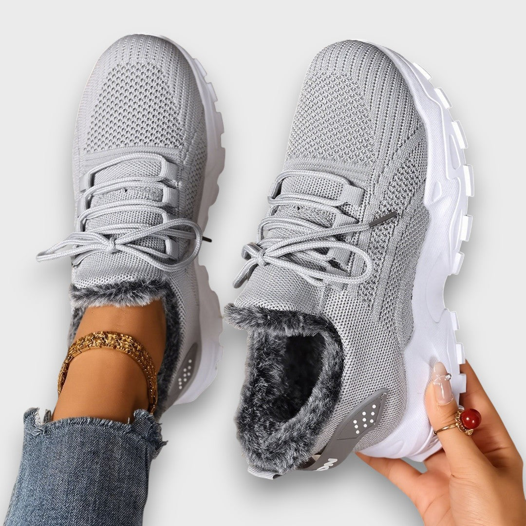 ZSÓFIA | Melegített, fűzős sneakers