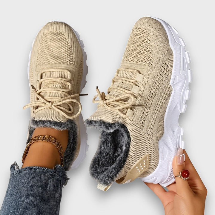 ZSÓFIA | Melegített, fűzős sneakers